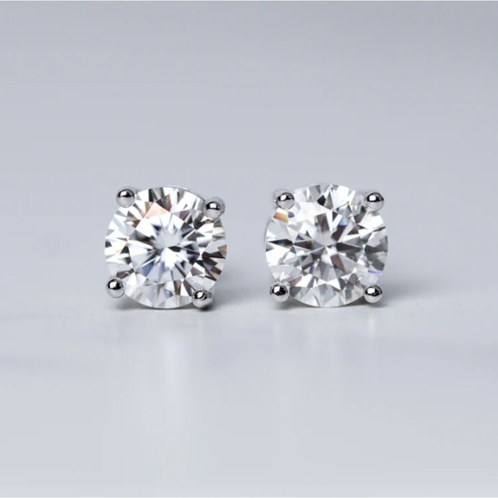 2CT VVS1 Moissanite Luxury Stud Earrings Unisex